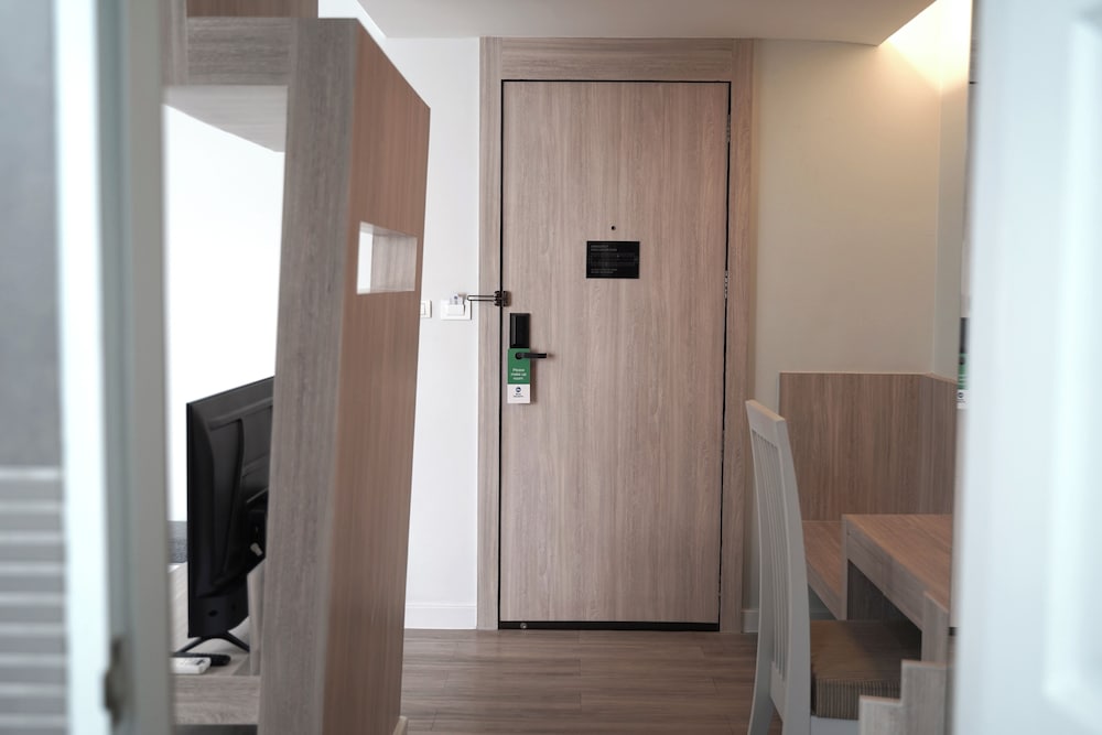 Deluxe Room, 1 Double Bed, Non Smoking, City View - Photo 9