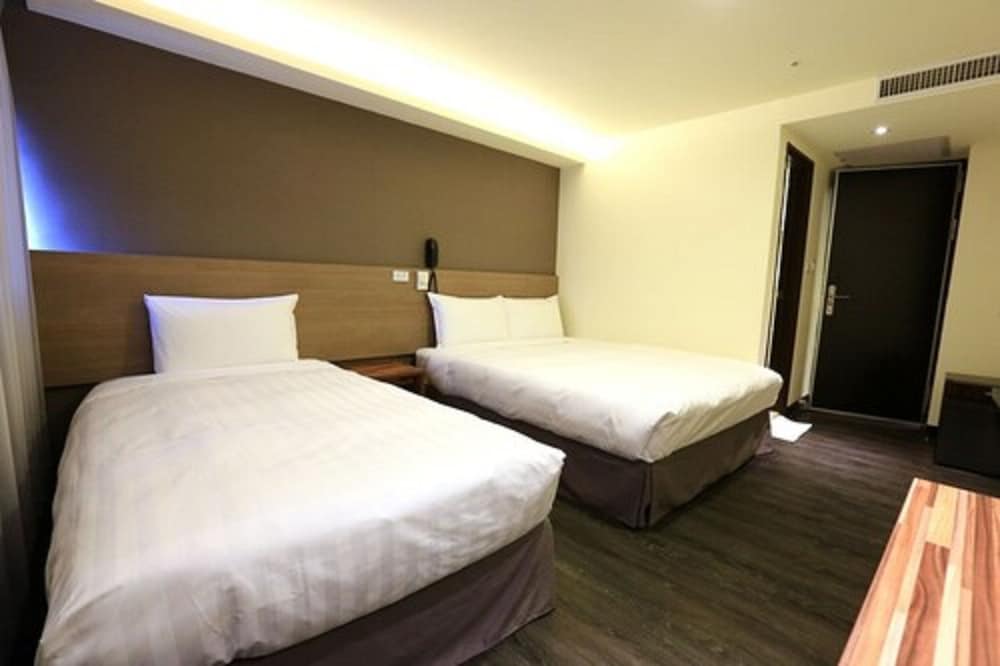 Triple Room, 1 Bedroom photo 2