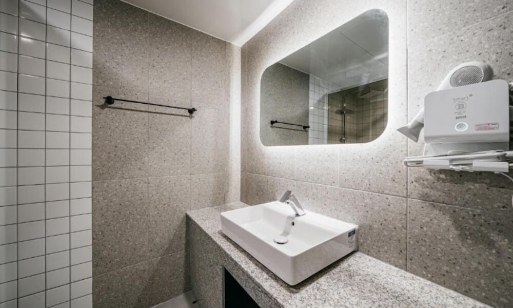 Deluxe Double Room - Photo 11