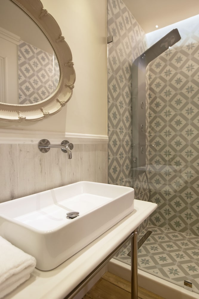 Standard Room - Photo 25