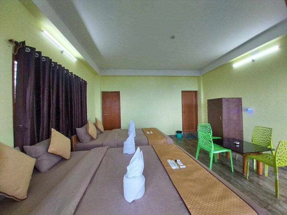 Family Room With Mountain View photo 2
