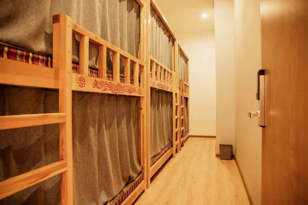 1 Bed in 6-Bed Room photo 1
