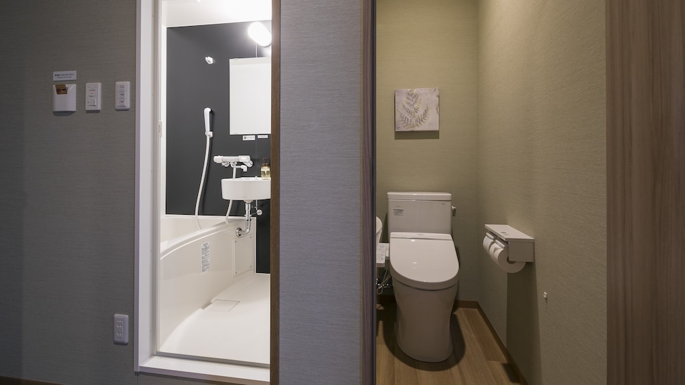 Deluxe Twin Room, Non Smoking, Sea View (Separated Bath and Toilet) - No Daily Cleaning - Photo 10