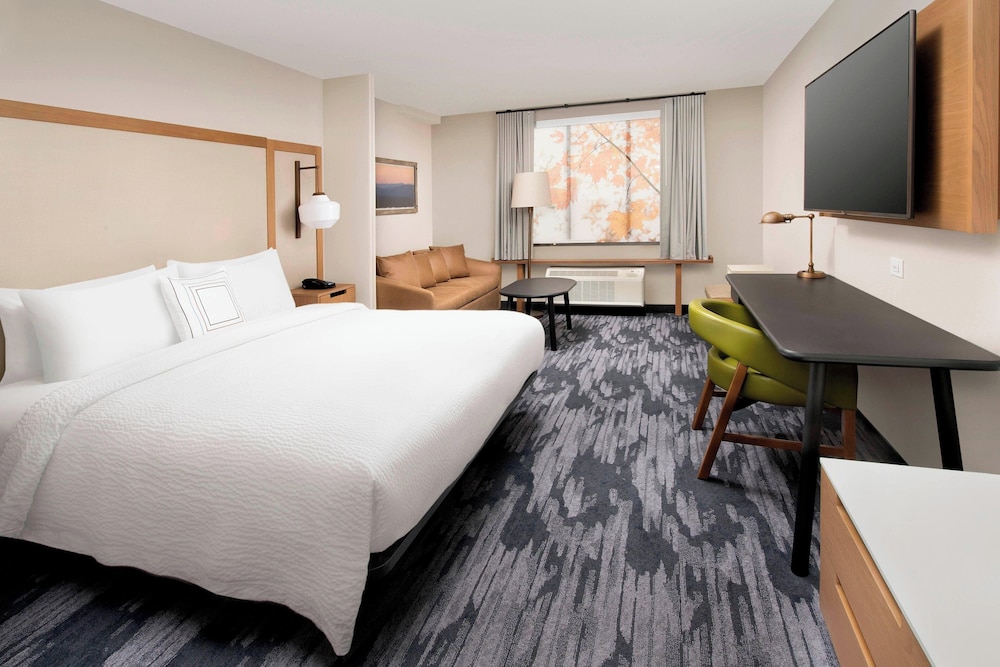 Suite, 1 King Bed with Sofa bed (Mobility Accessible, Tub) - Photo 1