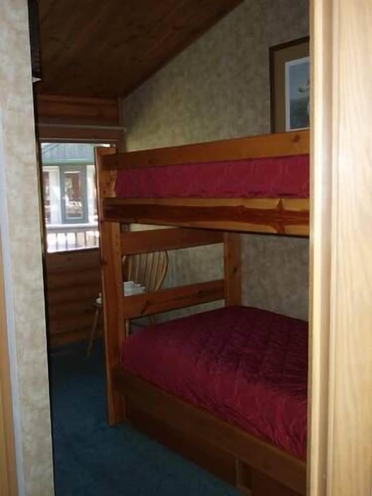 Cabin, 3 Bedrooms, Hot Tub photo 1
