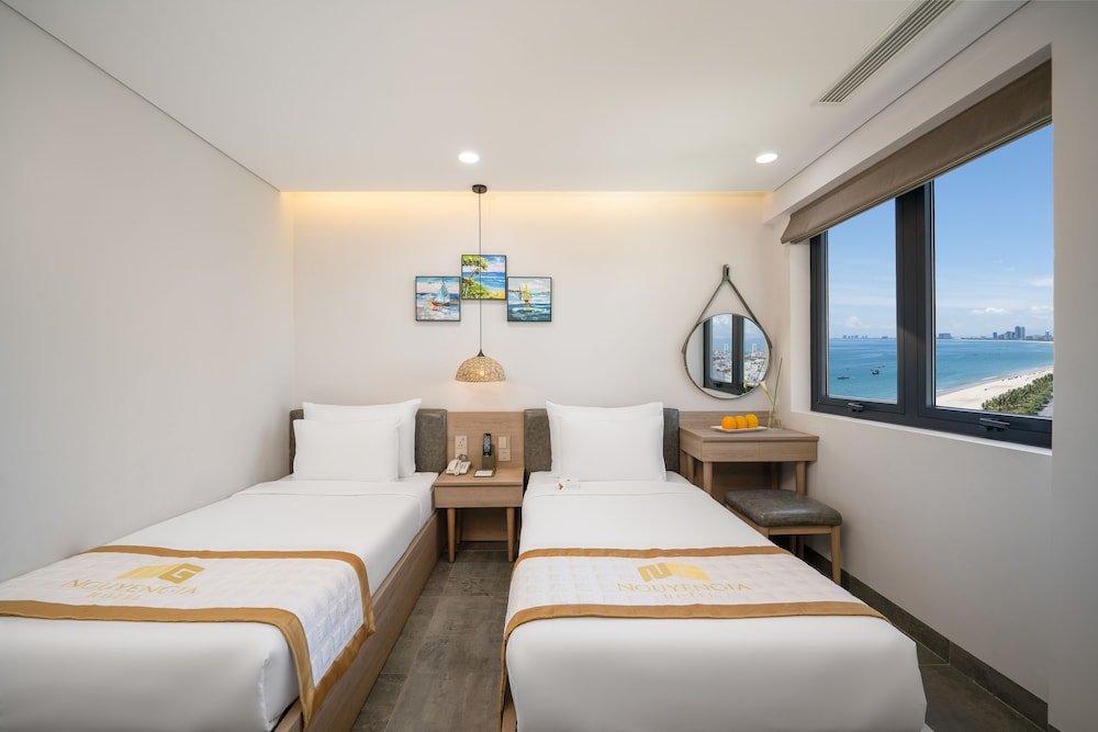 Deluxe Twin Room With Sea View - Photo 3