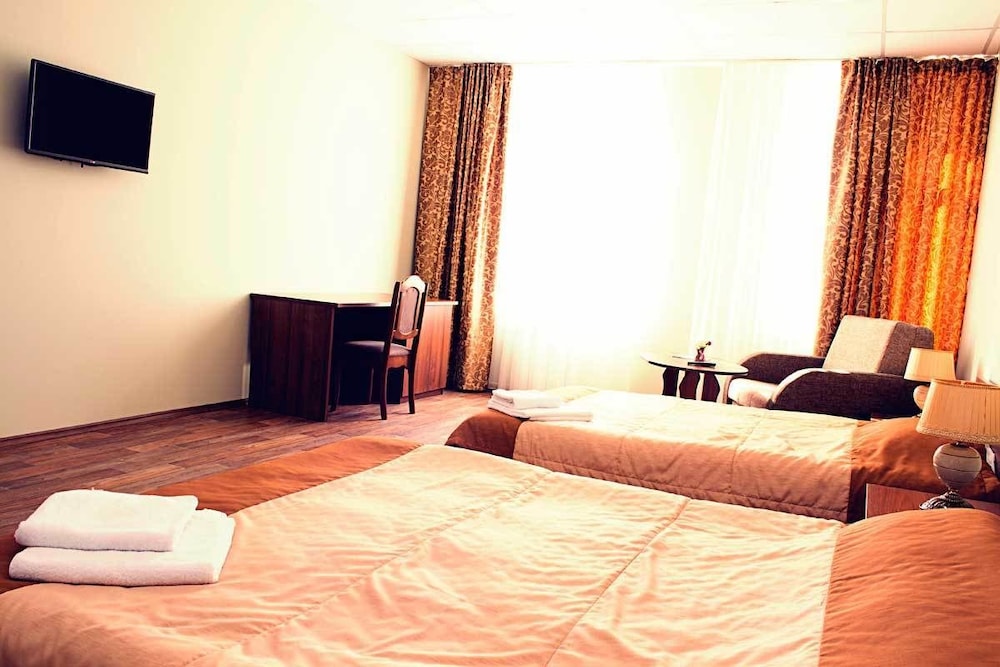 Family Room, Multiple Beds, Shared Bathroom photo 1