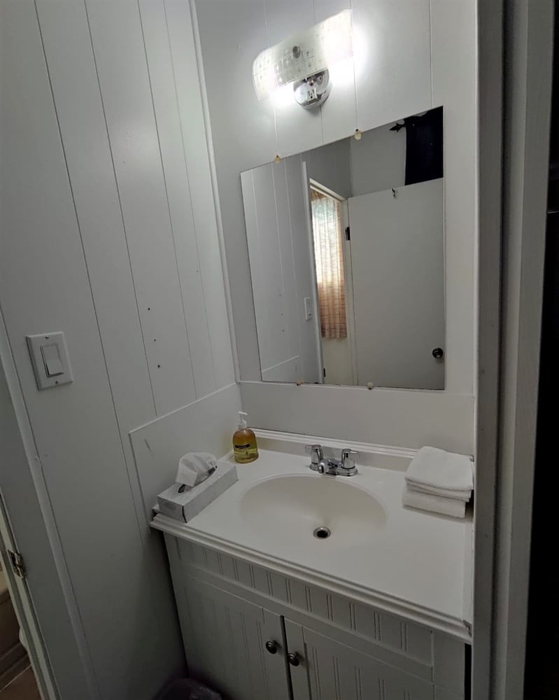 Basic Room, 2 Double Beds photo 2