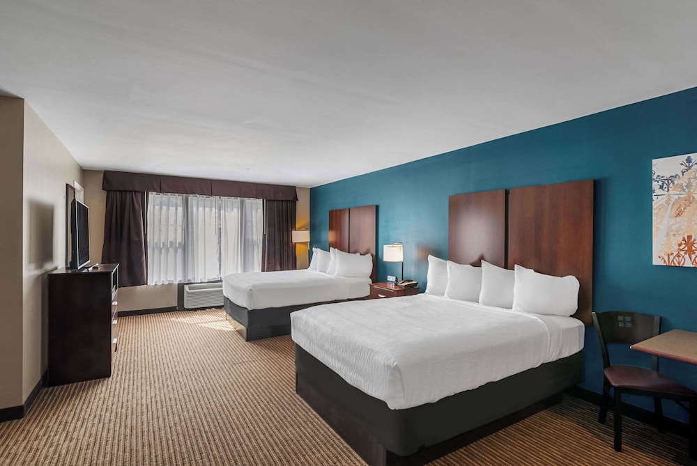 Suite, 2 Queen Beds, Non Smoking (Efficiency)