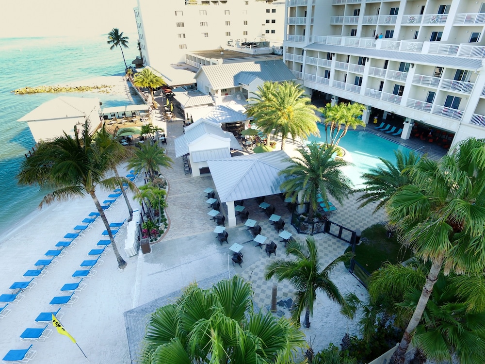 Signature Room, 2 Queen Beds, Pool View photo 2
