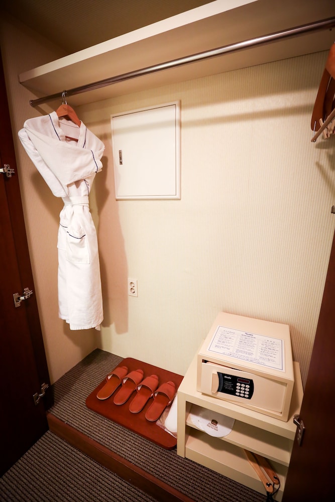 Standard Room, 1 King Bed - Photo 5