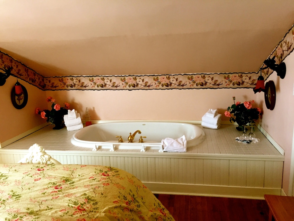 Room, 1 Queen Bed (Lizbet) photo 3