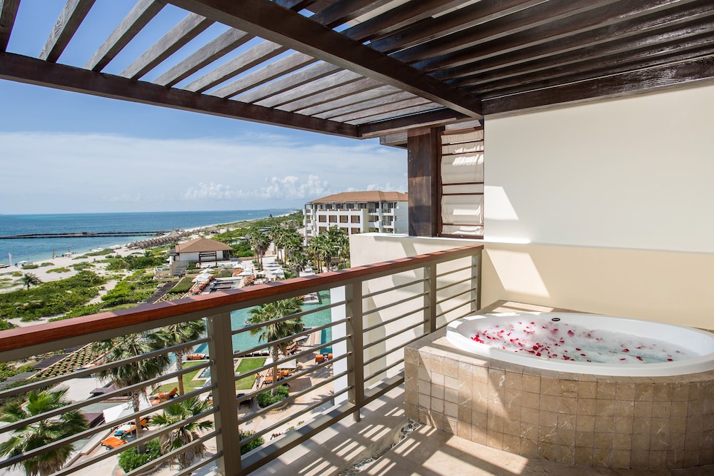 Preferred Club Master Suite Ocean View