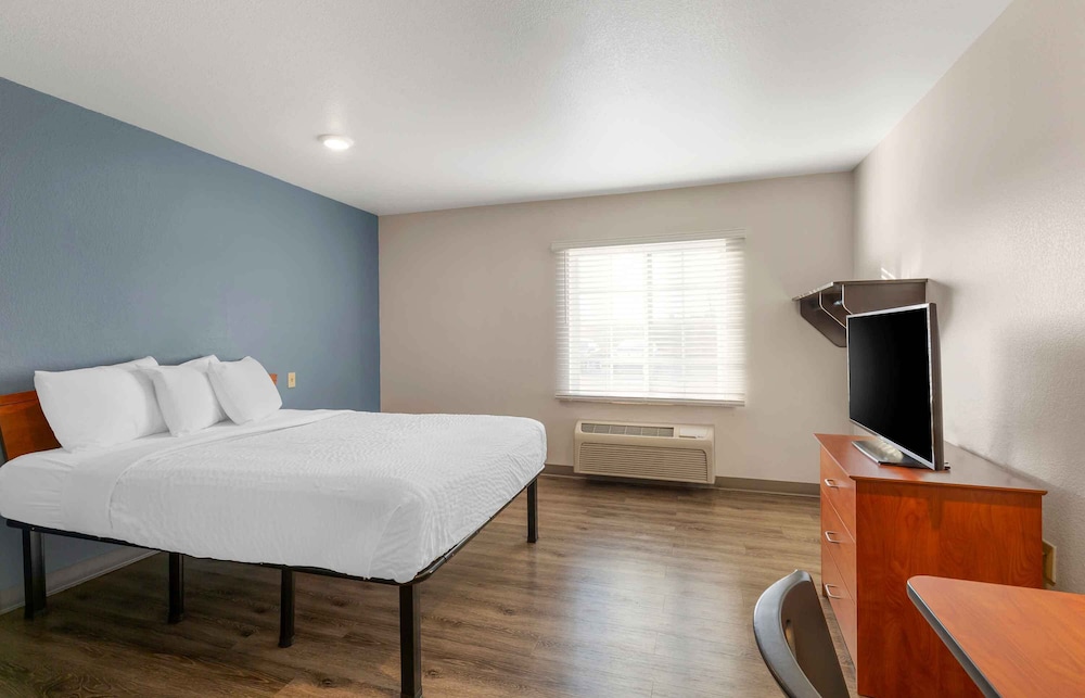 Standard Studio, 1 Double Bed, Non Smoking, Refrigerator & Microwave photo 3