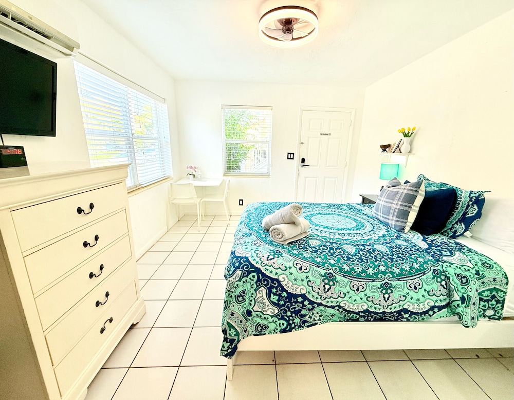 Studio, 1 Queen Bed, Kitchen photo 2