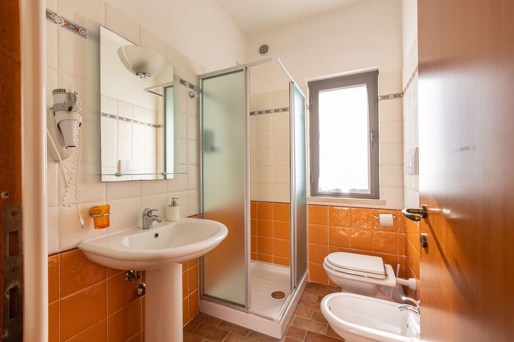 Comfort Double Room Single Use, Pool View, photo 6