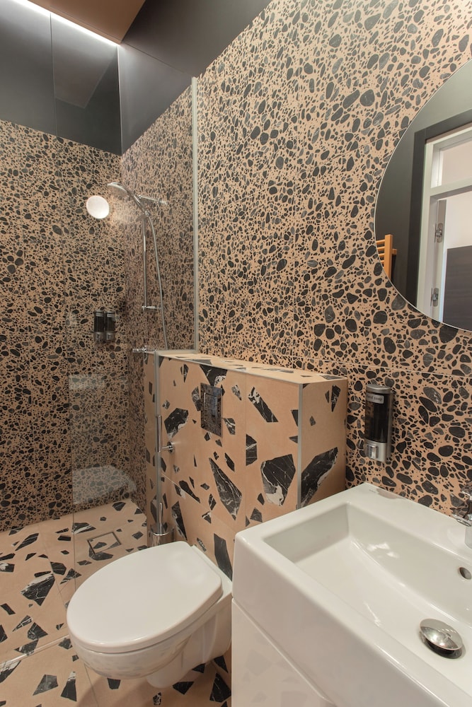 Exclusive Apartment, City View - Photo 12