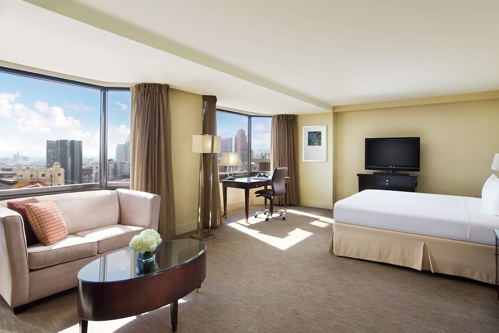 Junior Suite, 1 King Bed, Accessible (Hearing) - Photo 1
