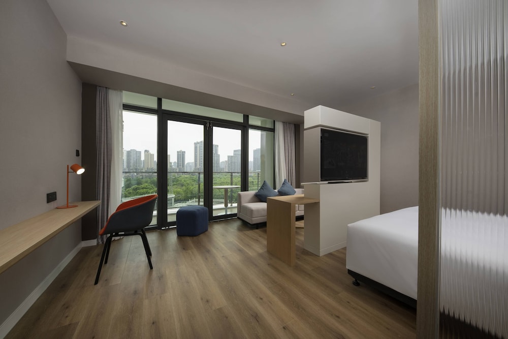 Standard Room, 1 King Bed With Sofa Bed (Extra Floor Space) - Photo 3