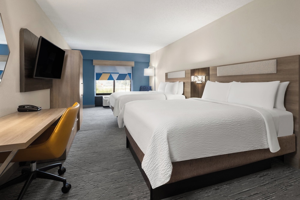 Standard Room, 2 Queen Beds photo 3