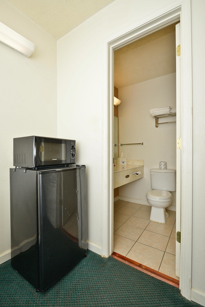 Room, 2 Double Beds, Smoking photo 3