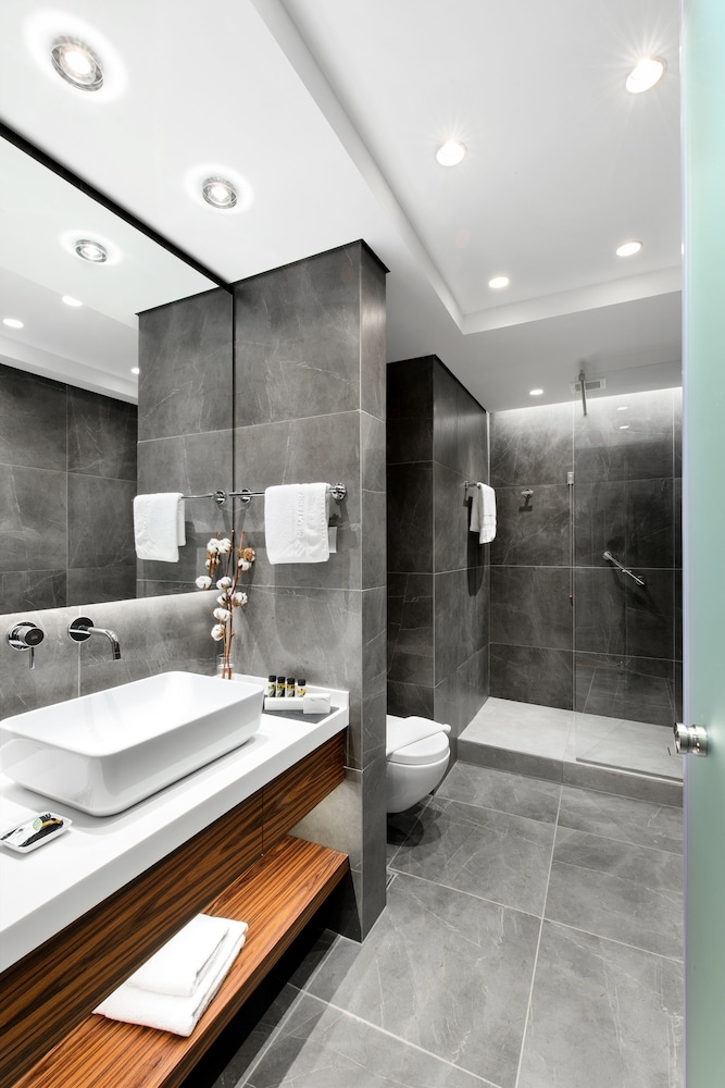 Sea View Executive Suite thumbnail 5