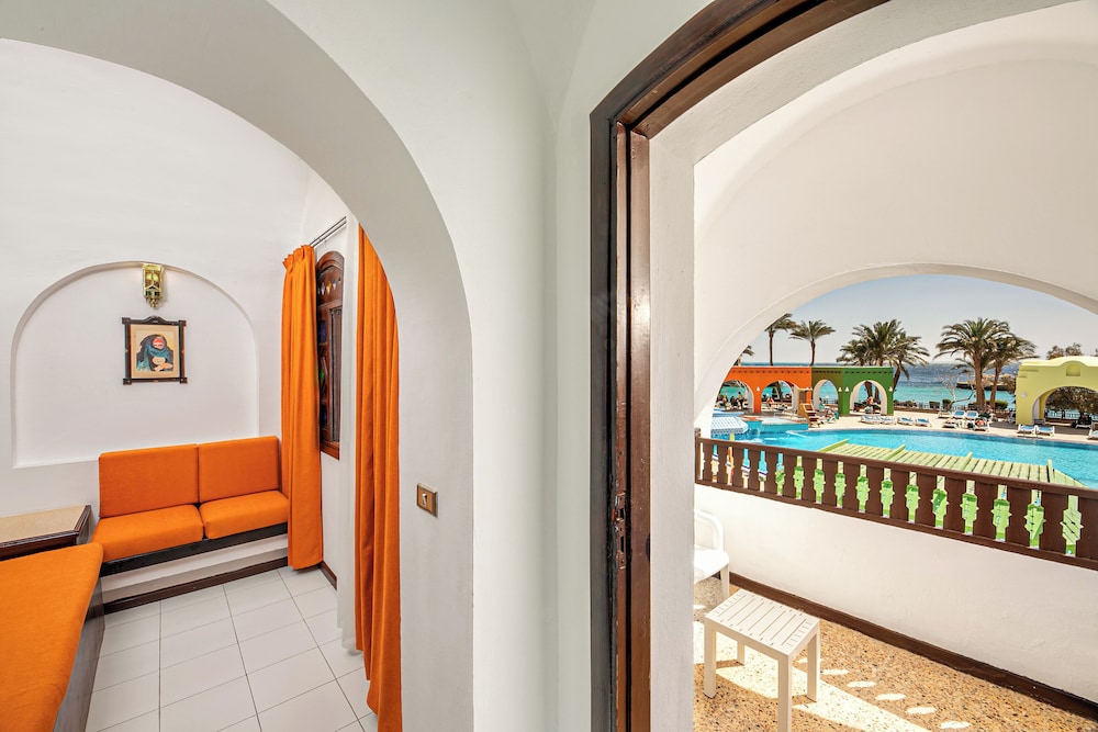 Standard Room, Pool View - Photo 5