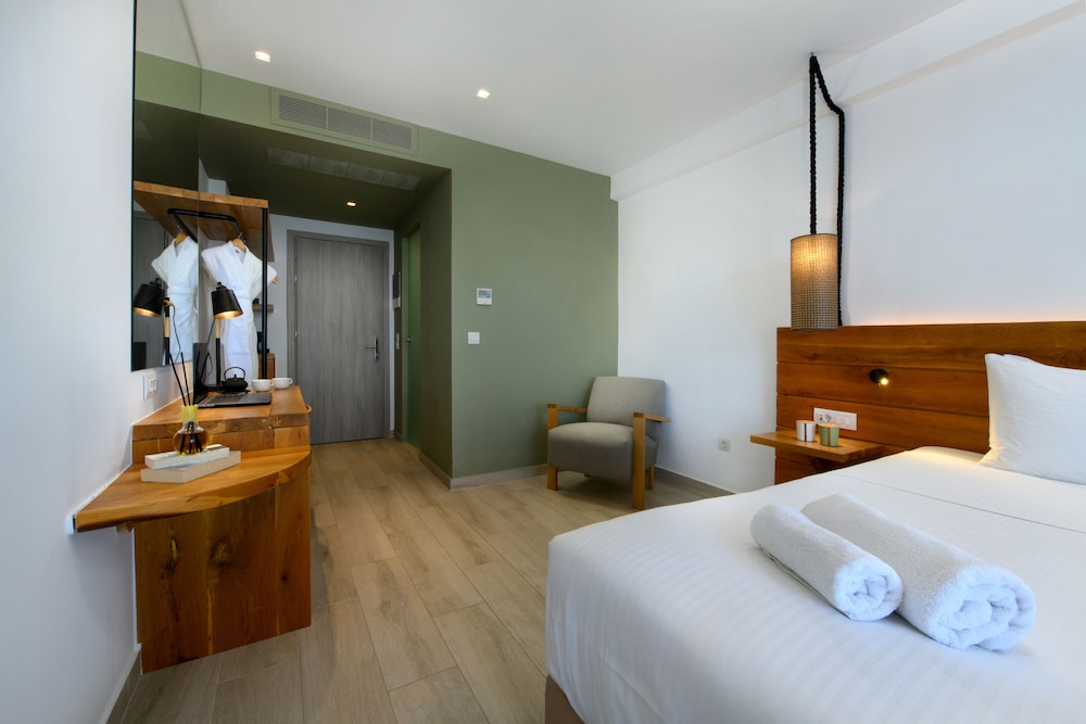 Superior Room, Sea View - Photo 11