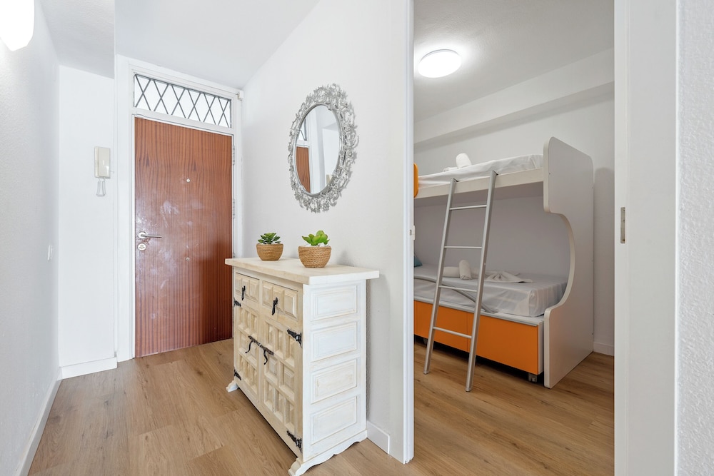 Basic Apartment, 3 Bedrooms, Sea View (6 pax) photo 3