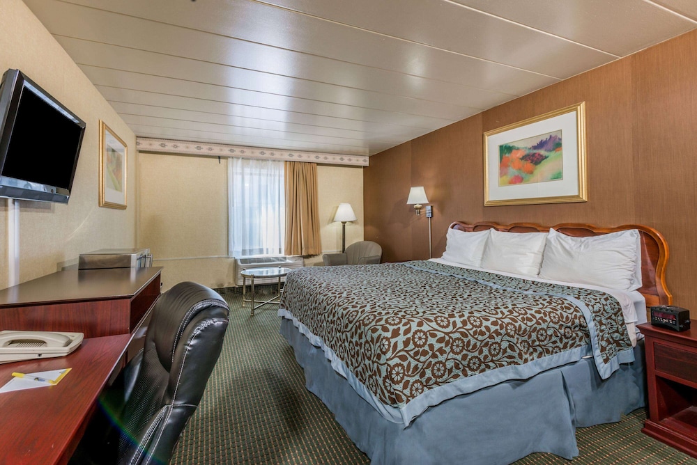 Standard Room, 1 King Bed - Photo 1