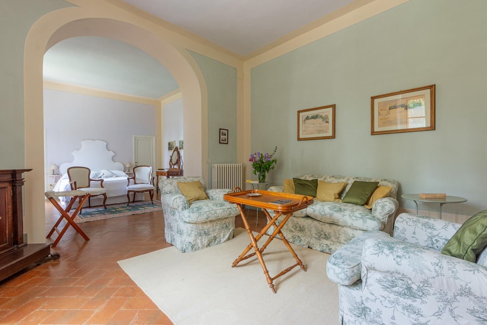 Villa di Tizzano Luxurious Retreat in Paradise, Photo 28