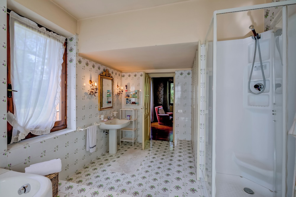 Standard Villa, Multiple Bedrooms, 2 Bathrooms (Villa Fiora Tra Le Colline E Il Lago) photo 3