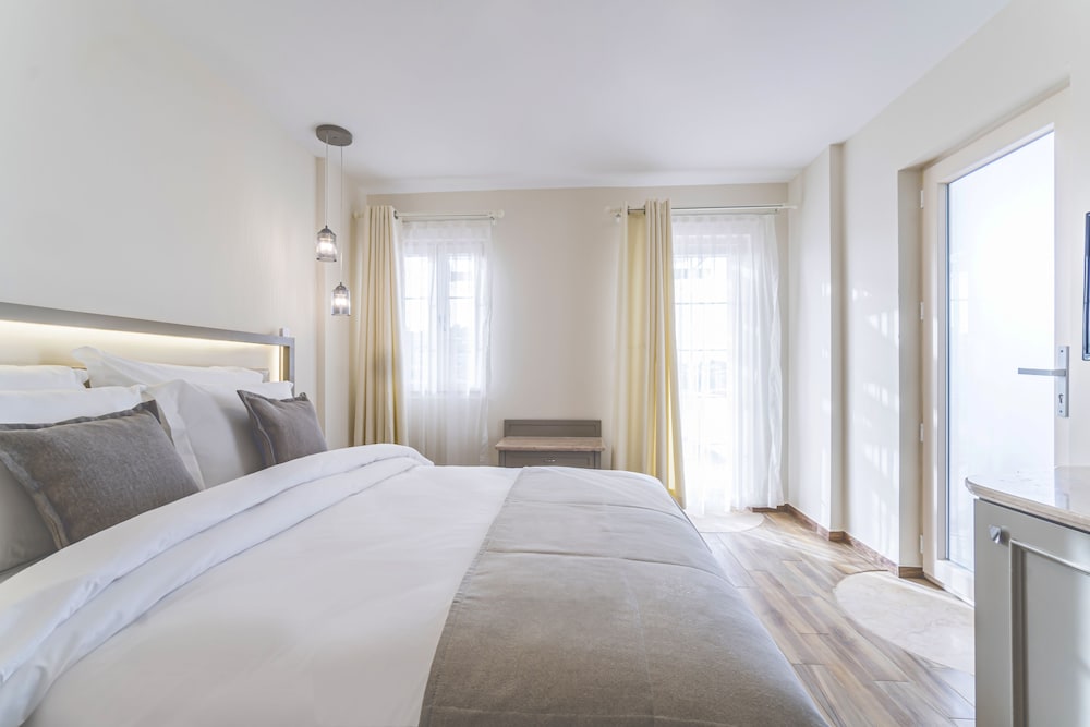 Deluxe Double Room, 1 Bedroom, Non Smoking, Sea View - Photo 1