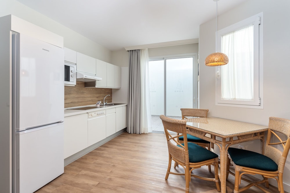 Junior Suite, Terrace, Garden View (2 adults + 2 children) Junior Suite, Terrace, Garden View (2 adults + 2 children)
