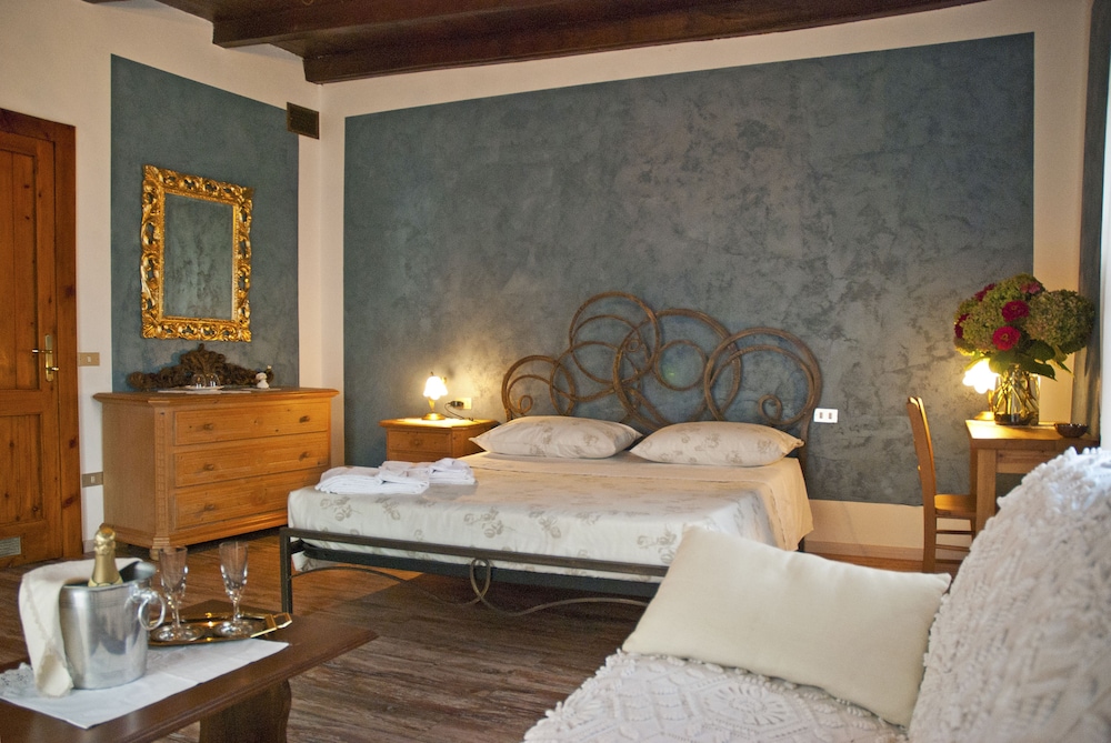 Romantic Double Room, Private Bathroom, Mountain View photo 2
