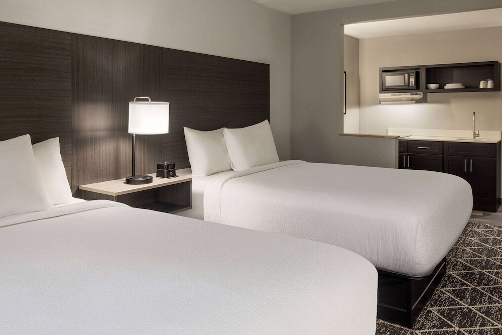 Room, 2 Queen Beds, Non Smoking (Efficiency) - Photo 3