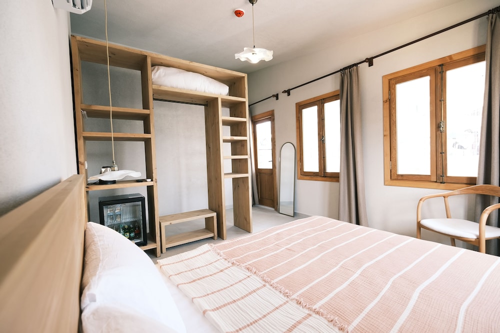 Deluxe Double Room, 1 Queen Bed, Balcony - Photo 6