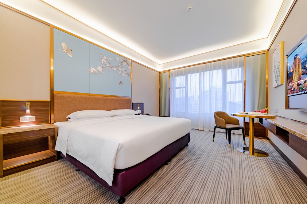 Premier Deluxe King Bed Room - Photo 1