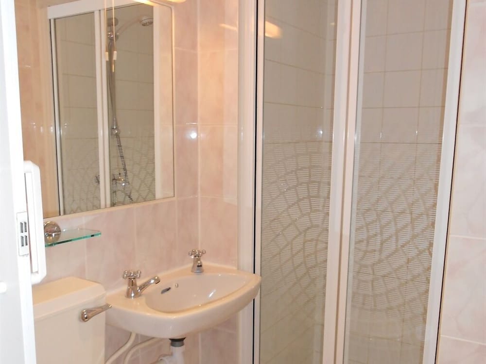 Double or Twin Room, Ensuite photo 2