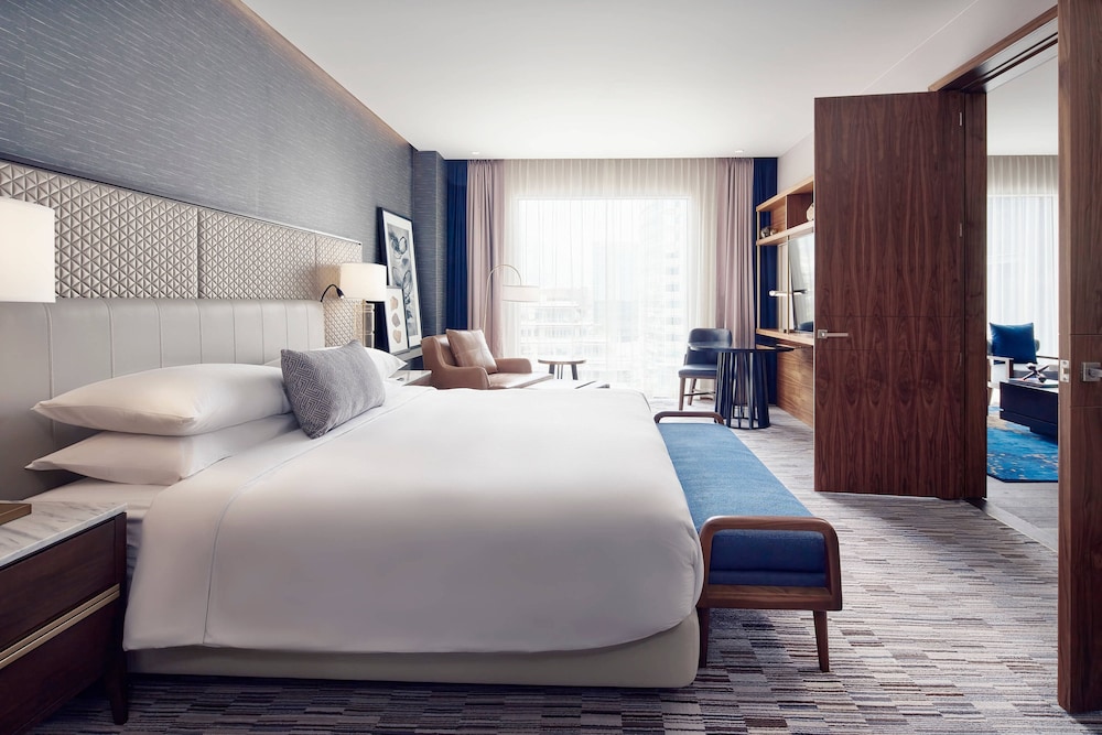 Junior Suite, 1 King Bed - Photo 3