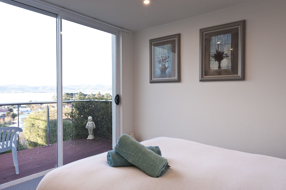 Deluxe House, 3 Bedrooms, River View photo 3