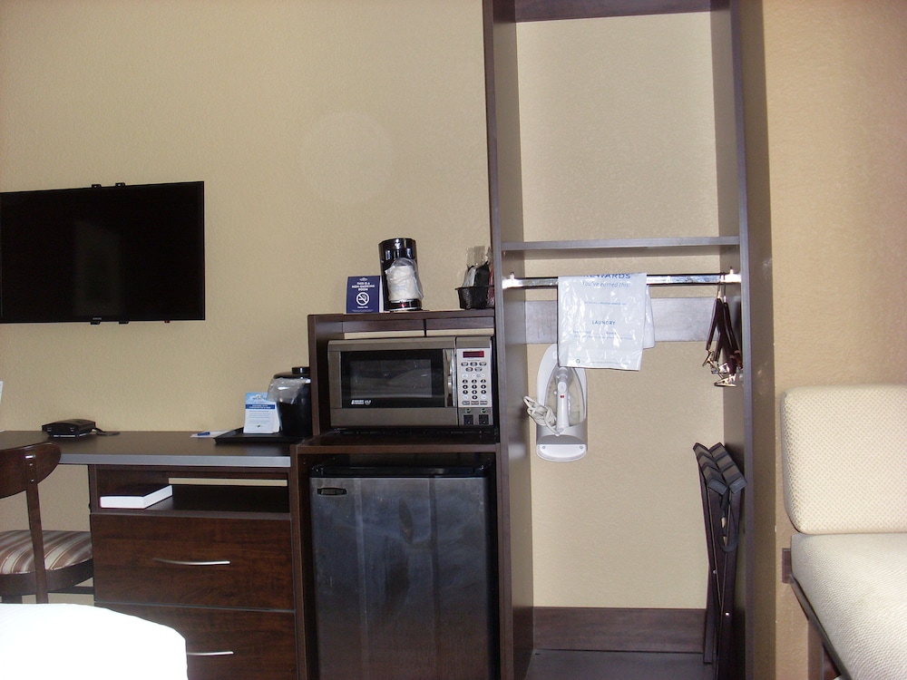 Basic Room, 1 Queen Bed, Accessible, Non Smoking (Mobility, Roll-In Shower) photo 2