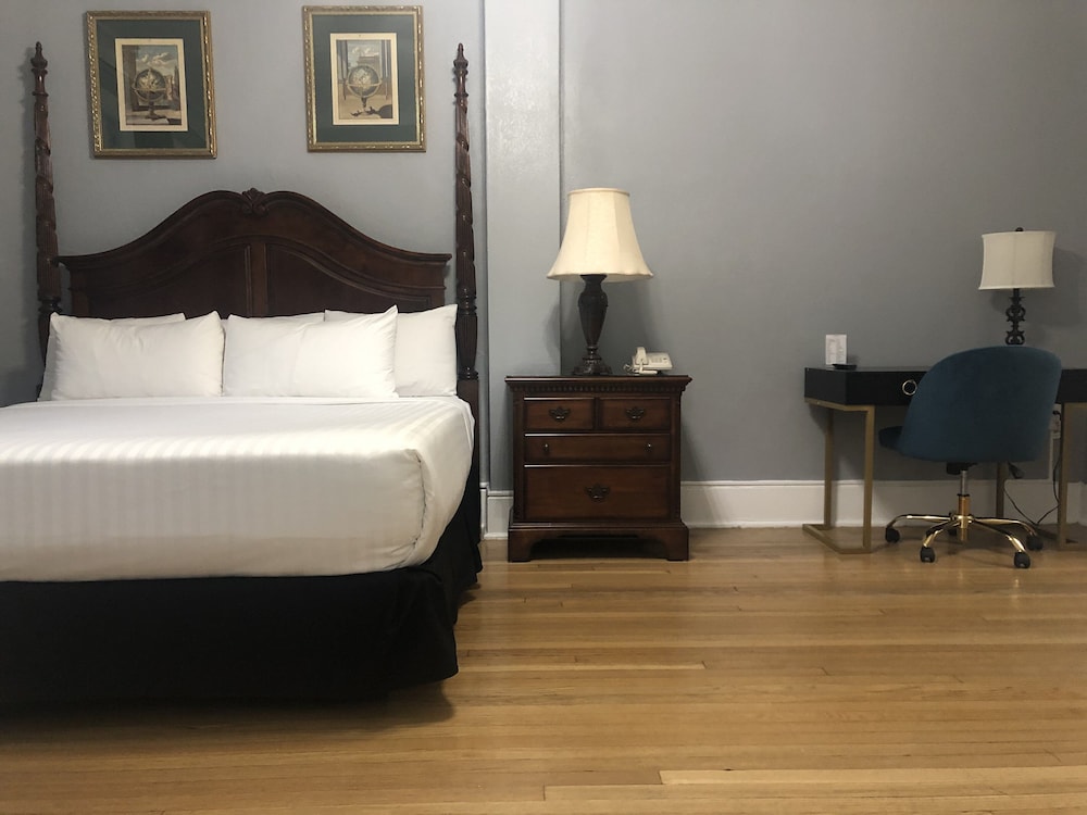 Deluxe Room, 1 King Bed - Photo 8