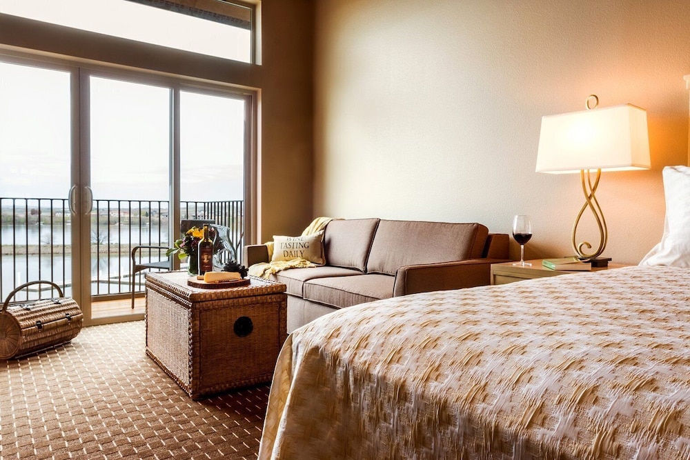 Grand Cru Riverfront Accessible King