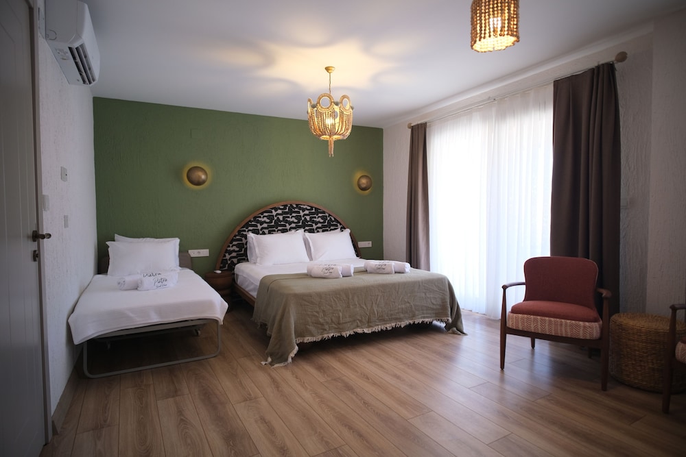 Family Double Room, Balcony, City View photo 1