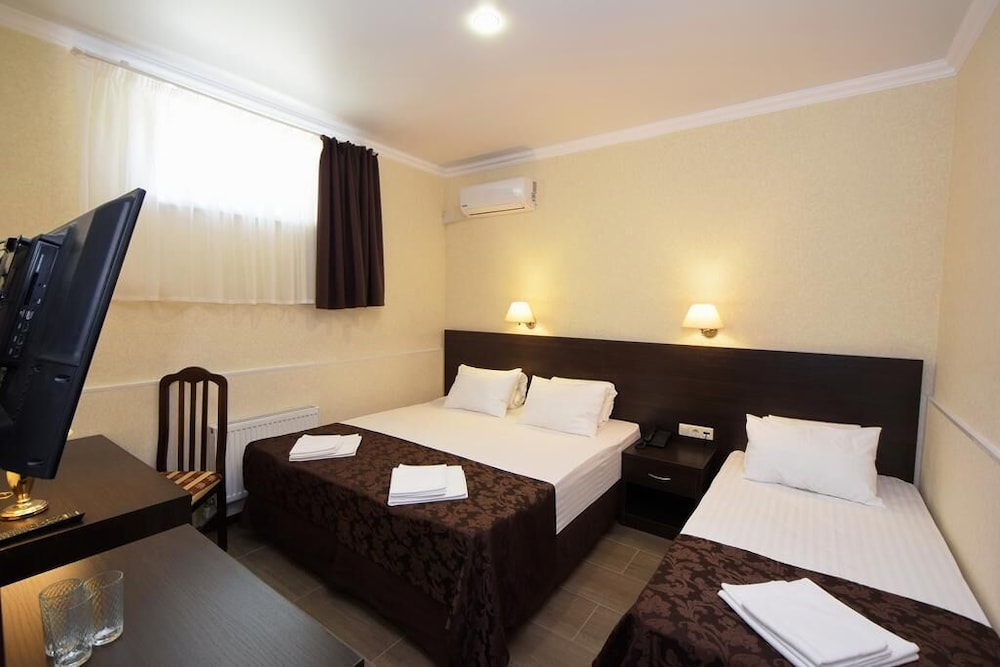 Family Room, 2 Bedrooms, Ground Floor photo 1