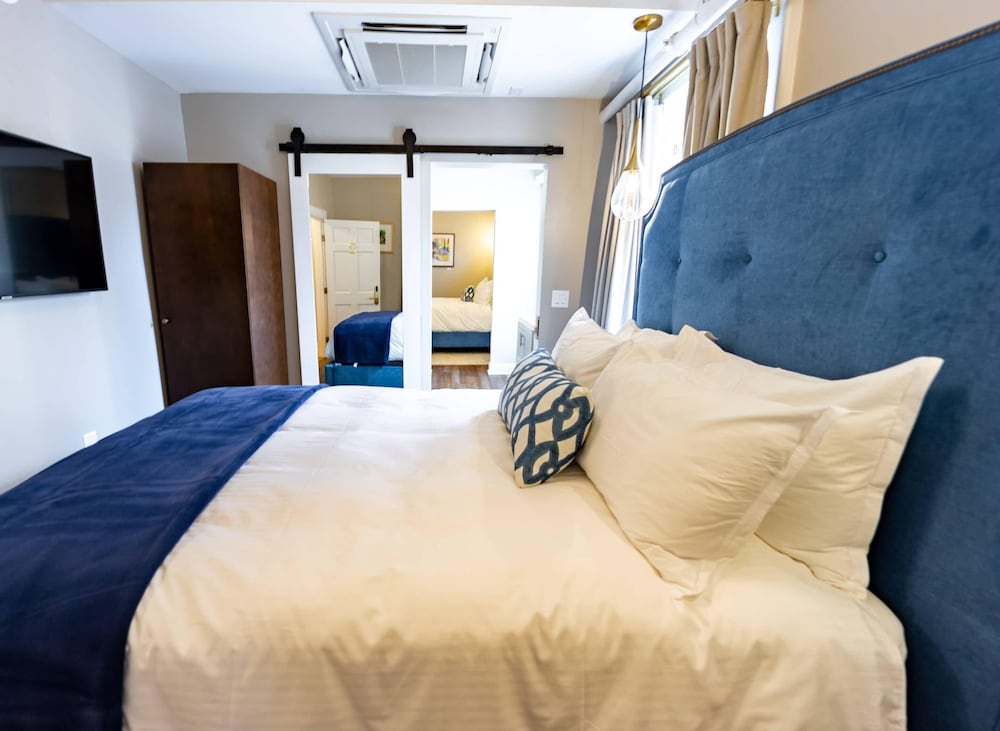 Suite, 2 Queen Beds, Non Smoking (Top Floor) - Photo 1
