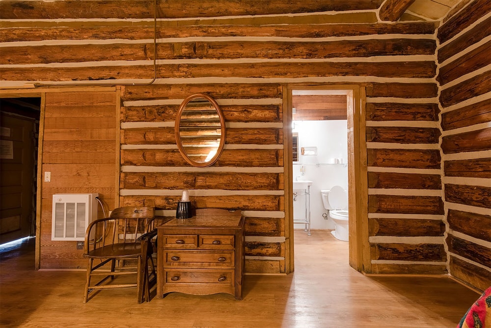 Basic Cabin photo 2