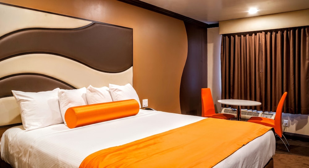Deluxe King Room - Photo 1