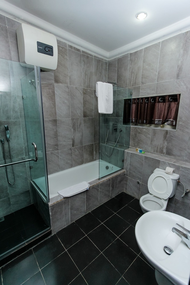 Deluxe Suite photo 3